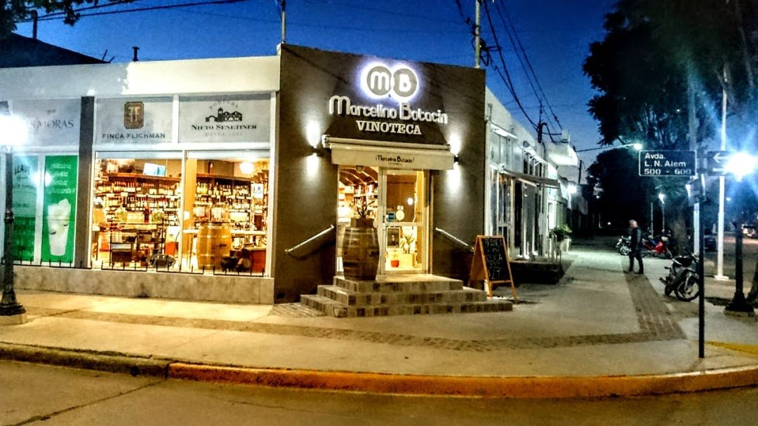 Daños en la puerta de ingreso de Vinoteca Botacín 1 unnamed