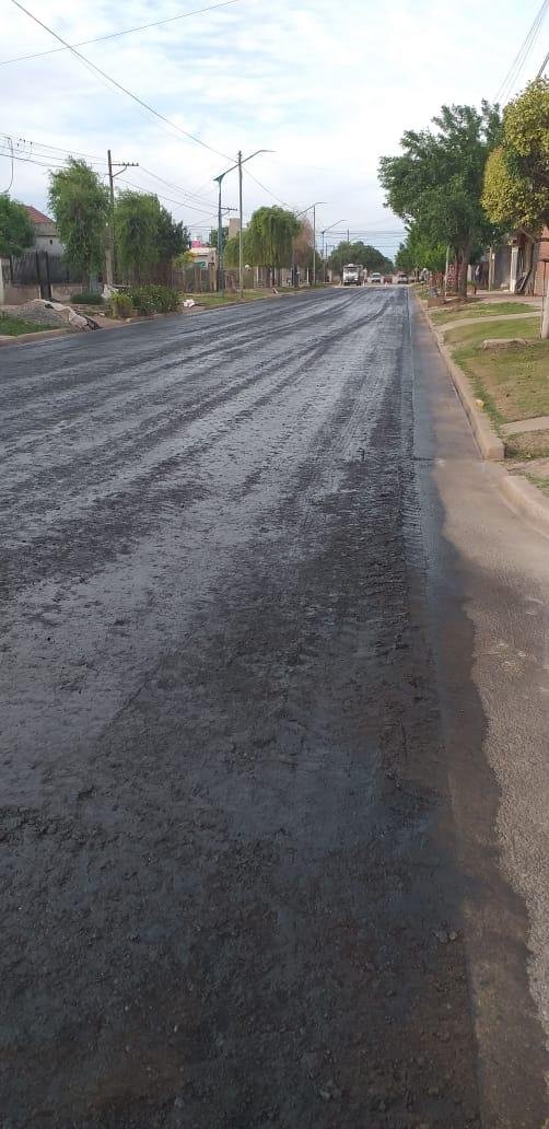 Comenzaron a colocar el asfalto en calle Laprida 1 pavimentolaprida