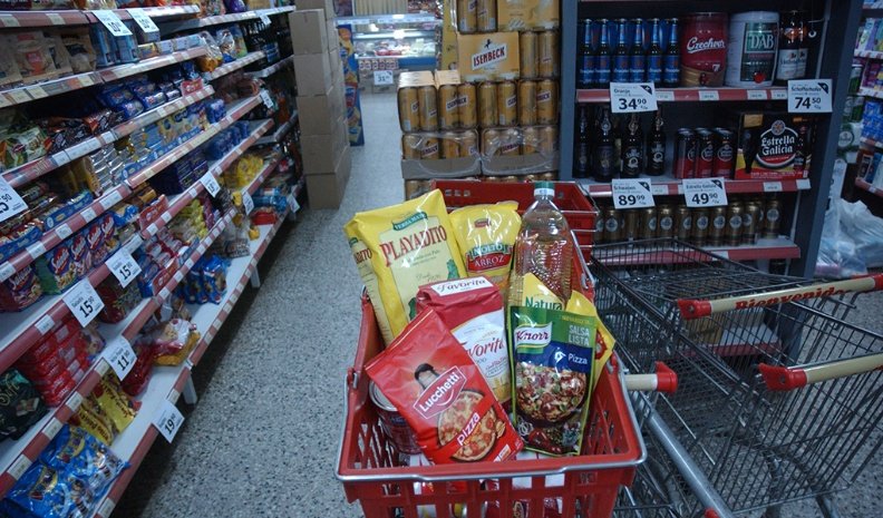 El Gobierno Nacional oficializó que financiará reducción del IVA a la canasta con recursos propios 1 web supermercado canasta basica20.jpg 57698320