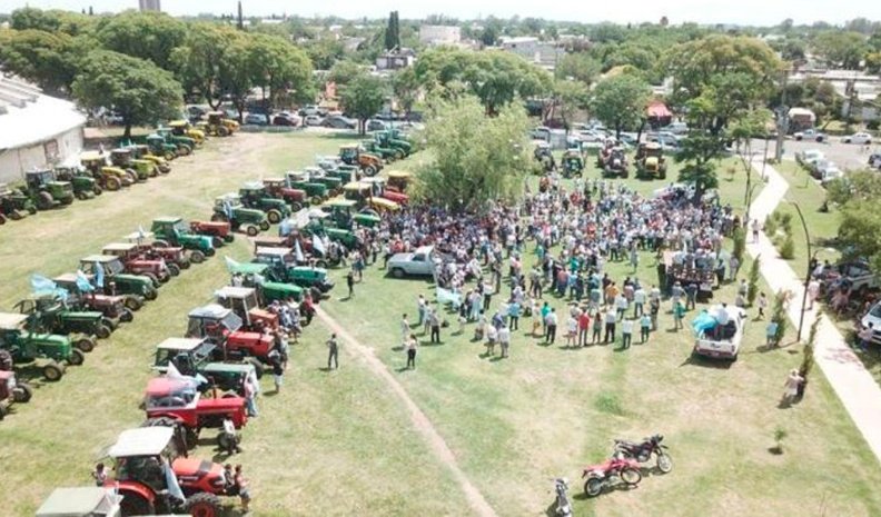 Ayer un Tractorazo en Pergamino contra las retenciones y hoy en Córdoba 1 tractorazo.jpg 57698320