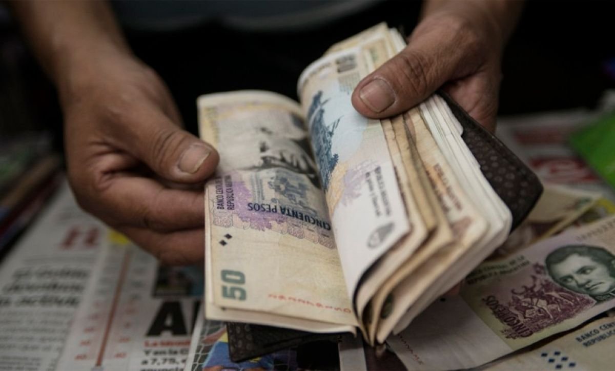 El Gobierno oficializó el aumento del salario mínimo que llegará a $21.600 en Marzo 1 salario minimo