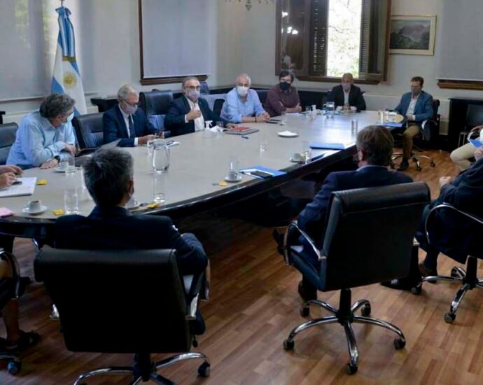 el ministro basterra encabezo la reunion el consejo agroindustrial