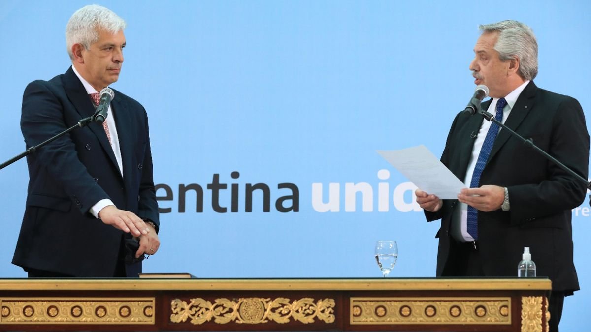 Asumió Domínguez y el campo ahora espera "señales urgentes" 1 julian dominguez afjpg