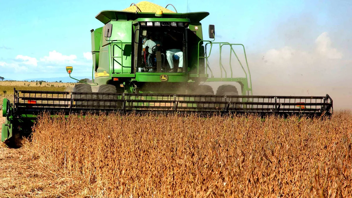 Según FADA, de cada $100 que produce el agro, $61,50 se lo queda el Estado 1 sojajpg