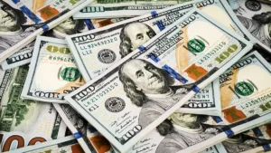 El dólar trepó $25 y quedó cerca del techo de la banda cambiaria 1 dolares 5000jpg