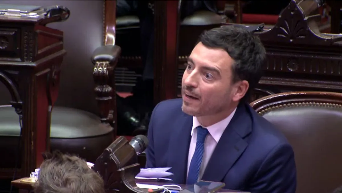 "Banquen la parada, no huyan como cucarachas", le dijo De Loredo a Santoro 1 rodrigo de loredo diputadosjpg