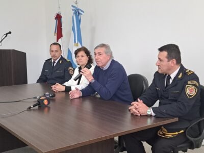 La Provincia entregó al Municipio un automóvil 0km y un kit de cámaras de seguridad 3 20230605 173439