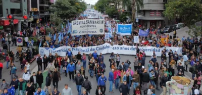 Una multitud se movilizó en Córdoba en defensa de la Educación Pública 1 720 3 e1713909485306