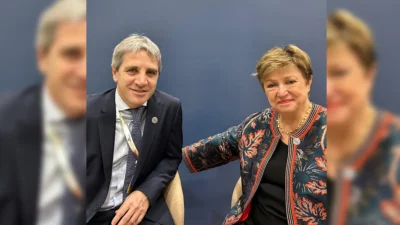 El FMI mantiene sus previsiones y discrepa sobre las proyecciones de inflación del Gobierno 1 caputo y fmi georgievajpg