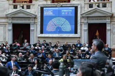 Con la ayuda del macrismo, Milei logró mantener el veto 1 diputados financiamiento univer