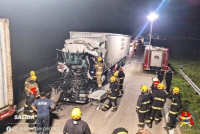 Importante accidente entre camiones sobre autopista 1 bomberos autopista