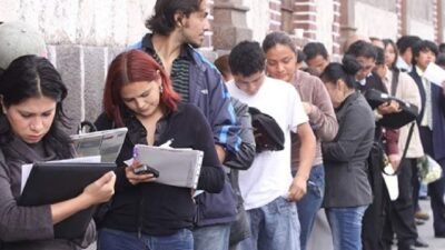 El desempleo creció más de un punto y pisa el 7% 1 desempleo cola gente