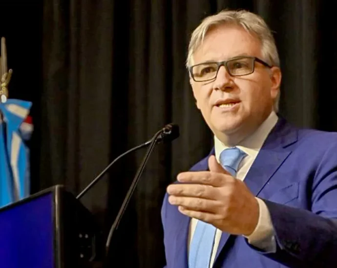 martin llaryora 333jpg