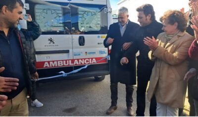 El Gobierno de Córdoba hizo entrega oficial de las ambulancias al Hospital Abel Ayerza 1 Screenshot 20250624 102144 Gallery