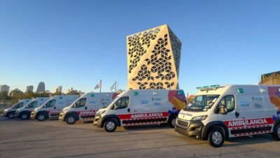 La provincia entregó dos nuevas ambulancias de alta complejidad al Hospital Abel Ayerza 1 WhatsApp Image 2025 06 02 at 13.21.52 1 1024x576 1