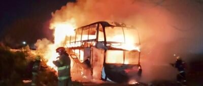 Importante incendio de un colectivo en desuso 1 394781 1758015664