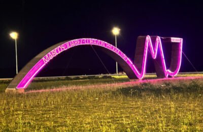 Marcos juárez se ilumina de rosa 1 MJ Rosa 768x1024 1 e1759793740425